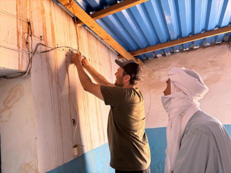 Pilot Joost Gerritsen helping with electricity